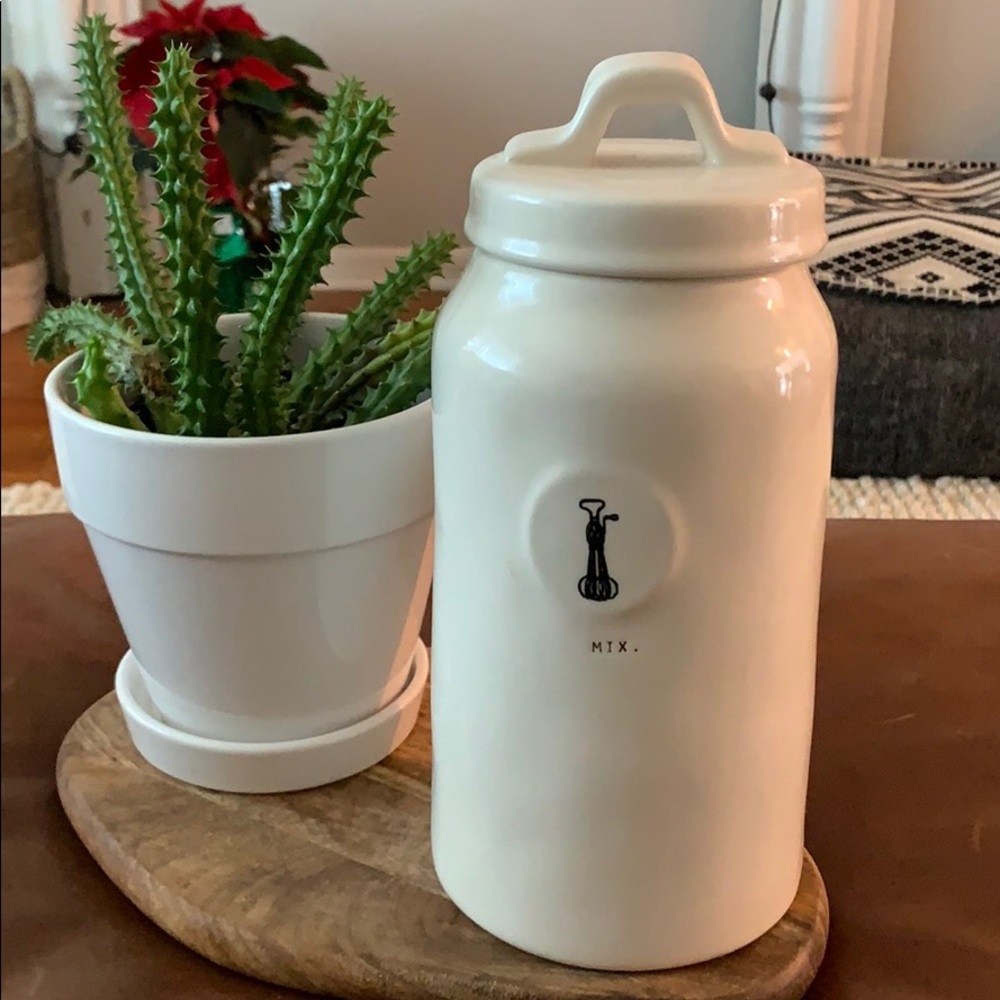 Rae Dunn ‘mix.’ Canister